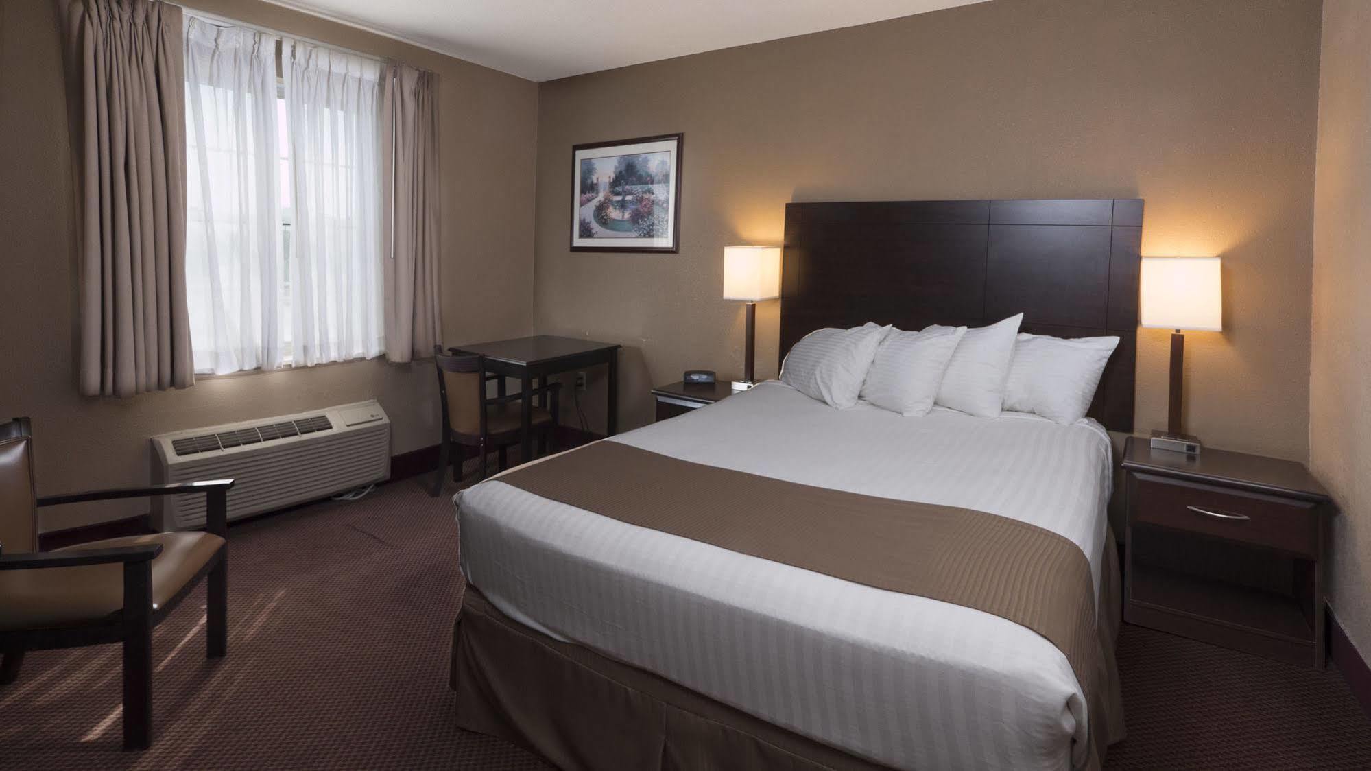 Moberly Inn & Suites Екстериор снимка