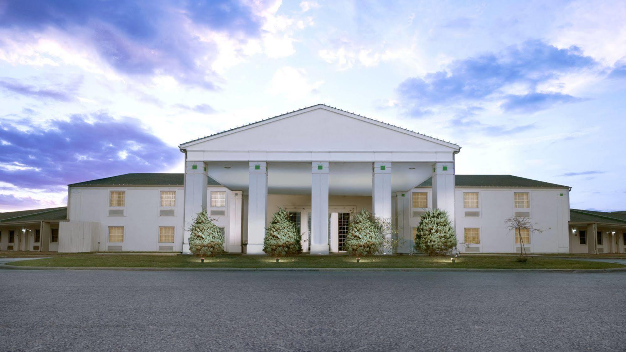 Moberly Inn & Suites Екстериор снимка